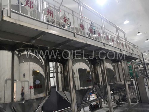 生產(chǎn)濃香花生油的榨油設備(圖1) 生產(chǎn)濃香花生油的榨油設備(圖1)